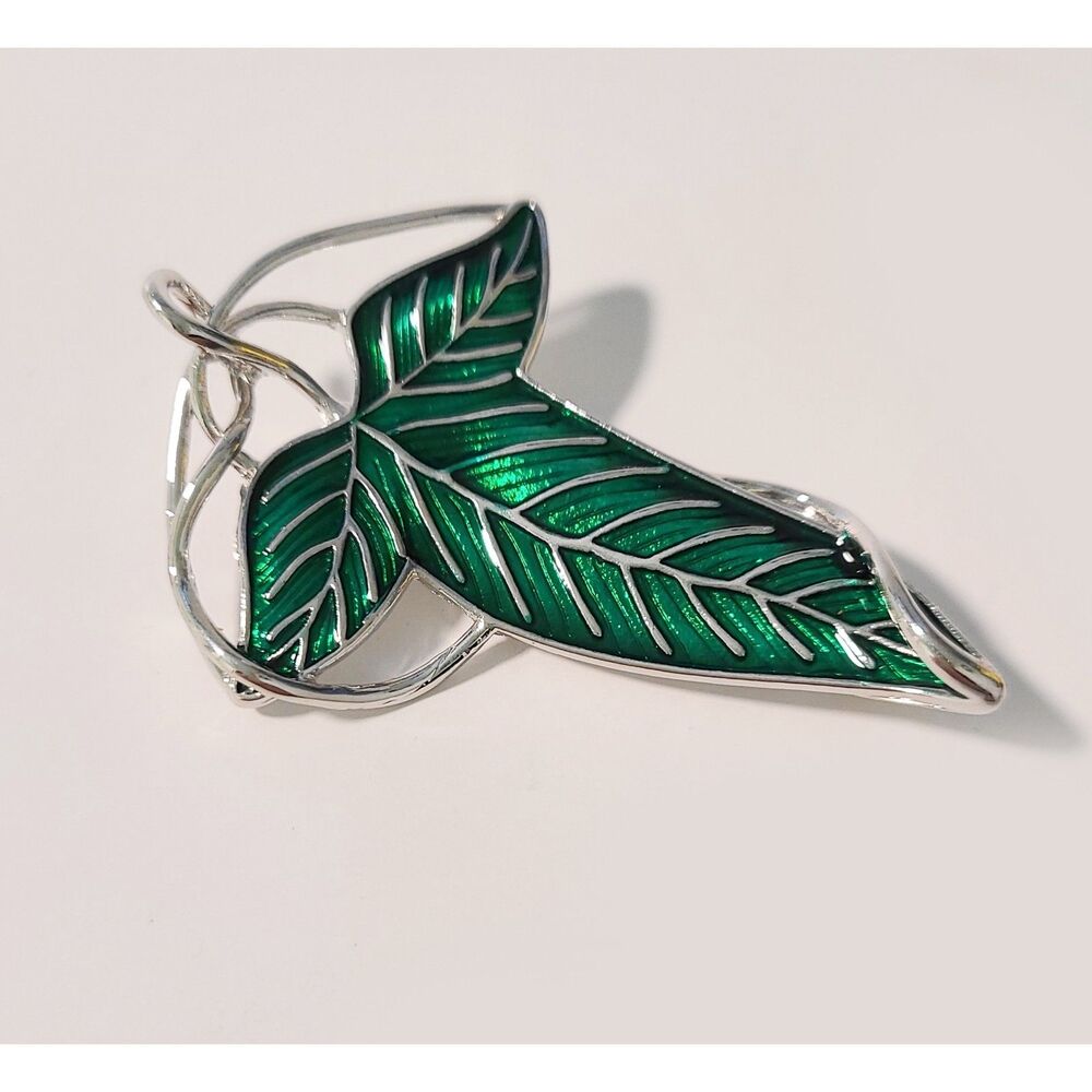 Lord of the Rings Leaf of Lorien Elvish Fellowship Enamel Pin Brooch & Box - Picture 3 of 10